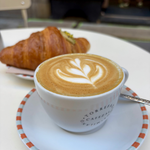 Image shared by tullia at Cafezal - Via Solferino, Milano